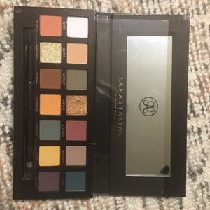 Subculture eyeshadow Anastasia of Beverly Hills
